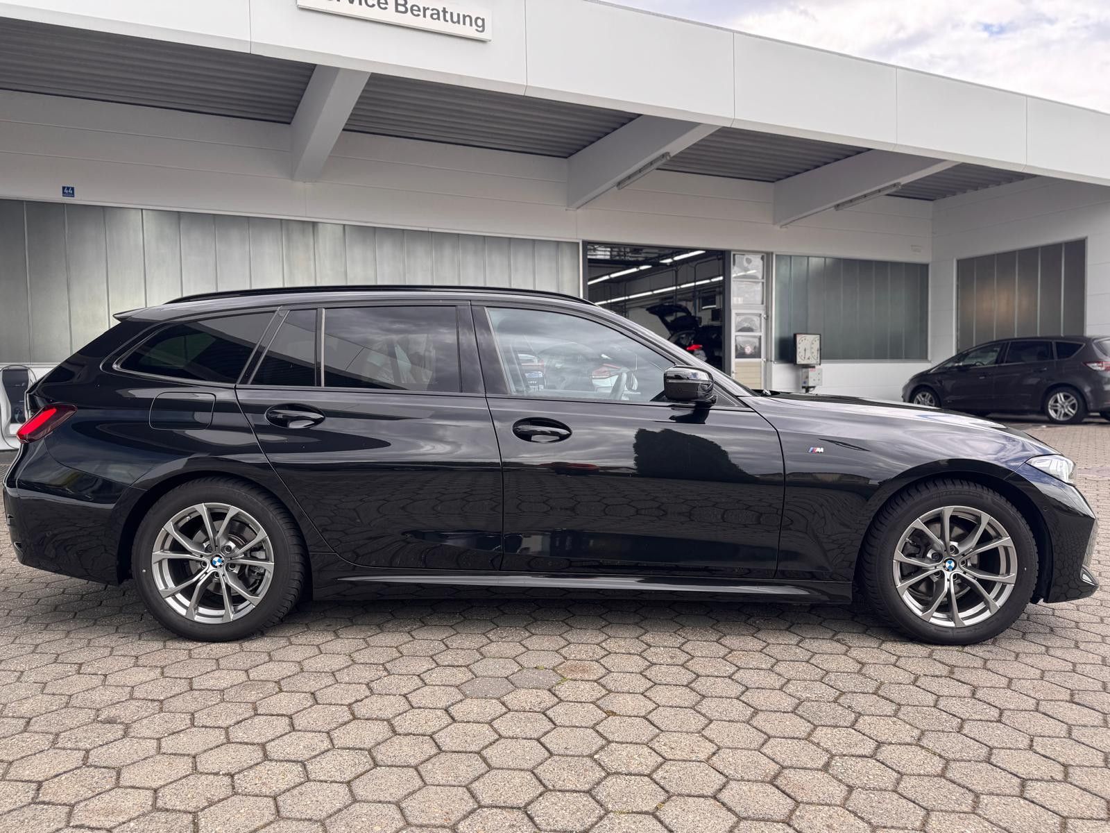 BMW 320 d Touring M-Sport - Samsaru's Car Outlet