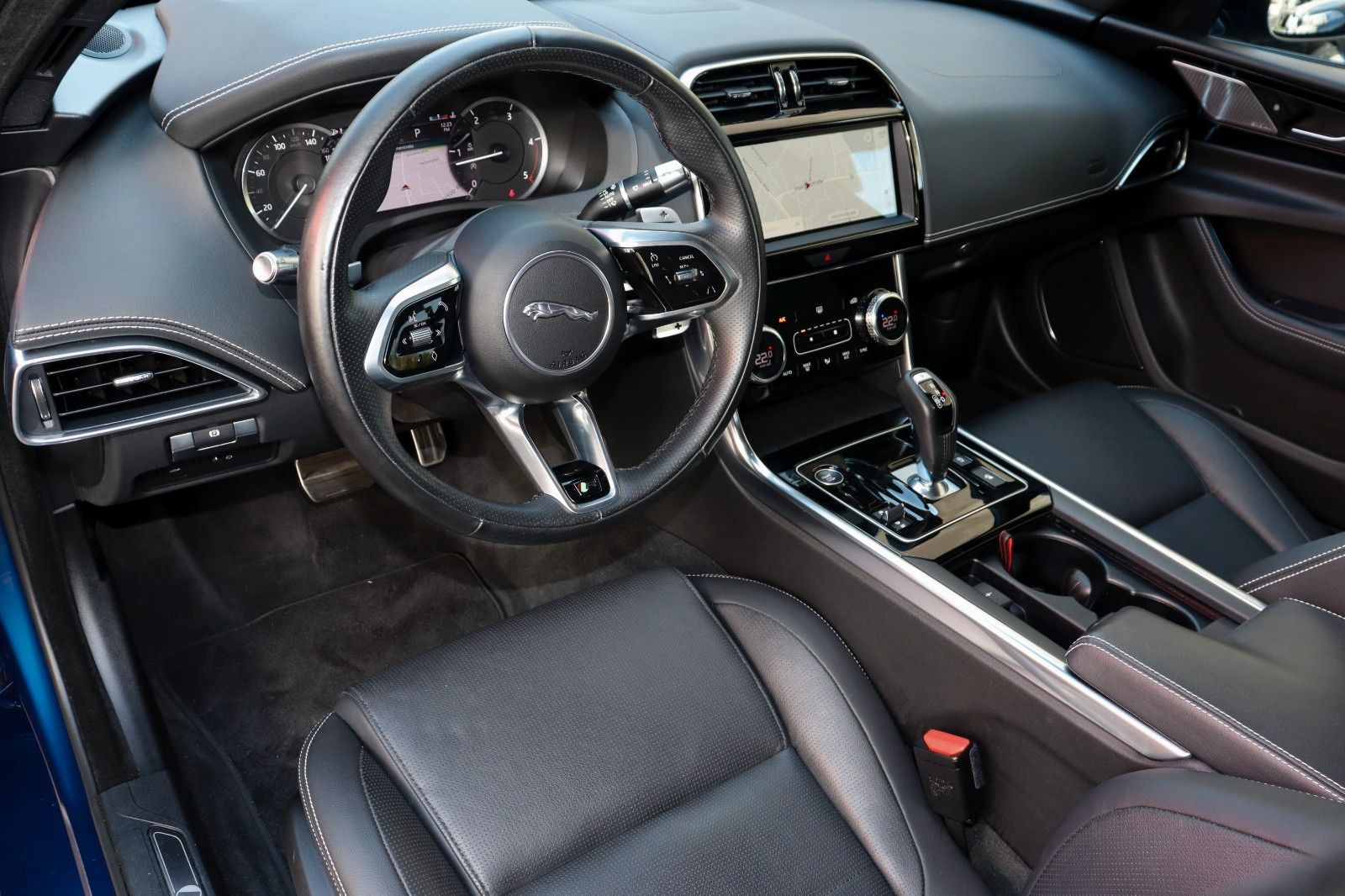 Jaguar XE R-Dynamic Black AWD *1.Hd*360 Kamera*LED*