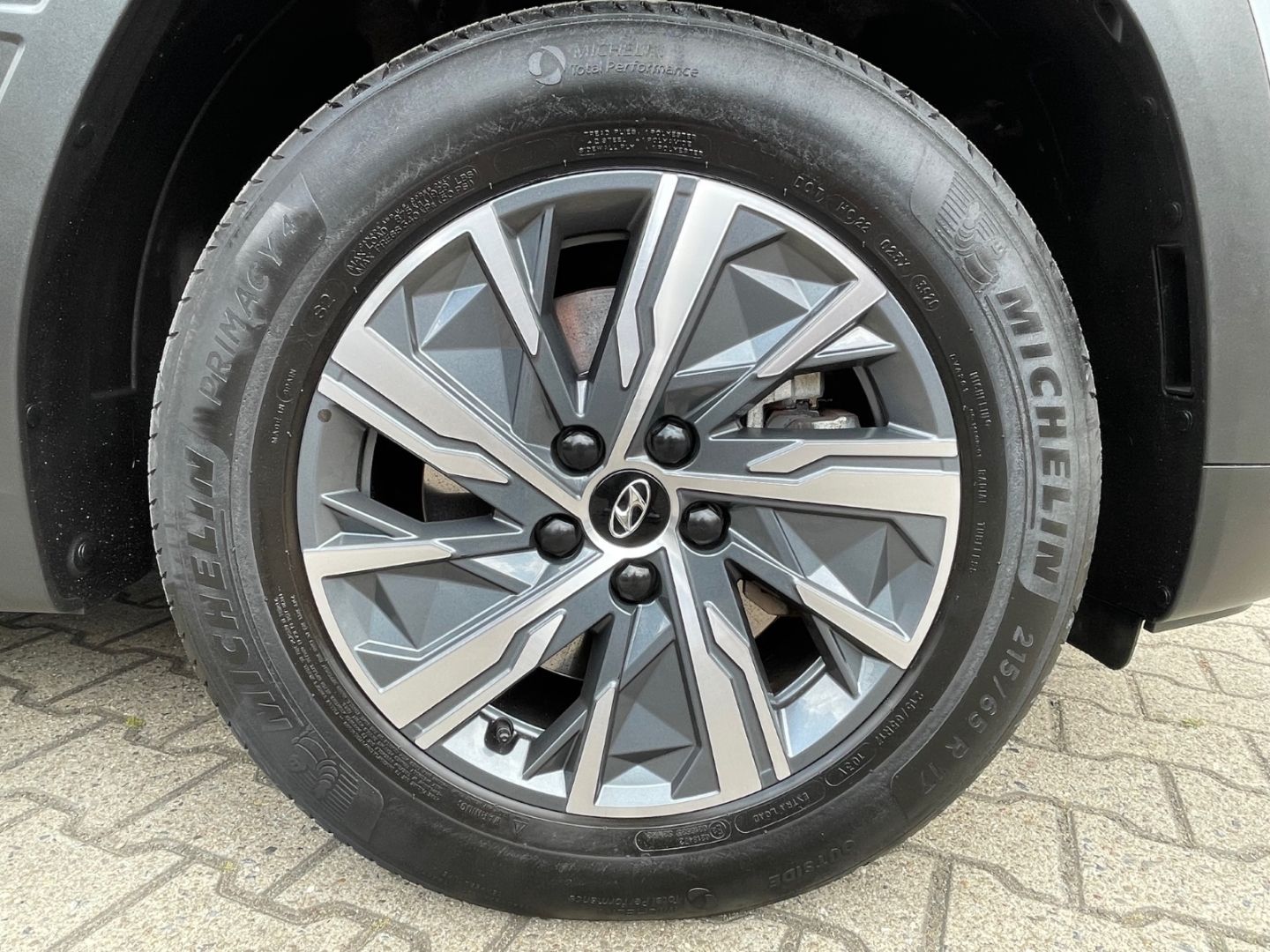 Hyundai Tucson Select Hybrid 2WD - Samsaru's Car Outlet