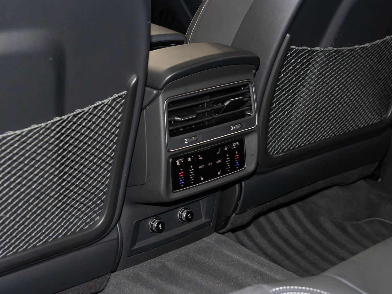 Audi Q8 50 TDI quattro S line Matrix AHK Pano 23''