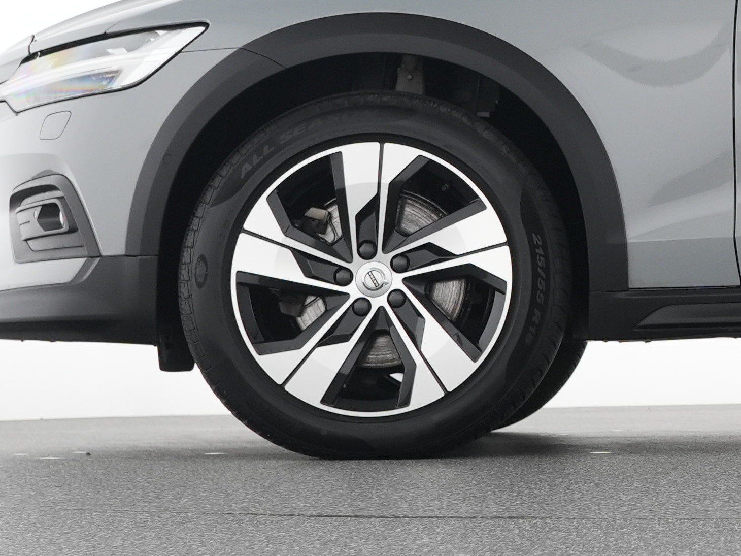 Volvo V60 CC B4 AWD Plus SONDERFINANZIERUNG 1,99%*