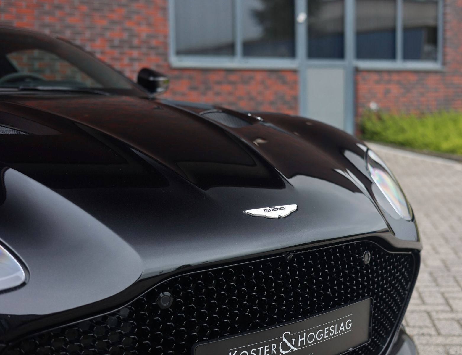 Aston Martin DBS Superleggera 5.2 V12 | B&O - Carbon
