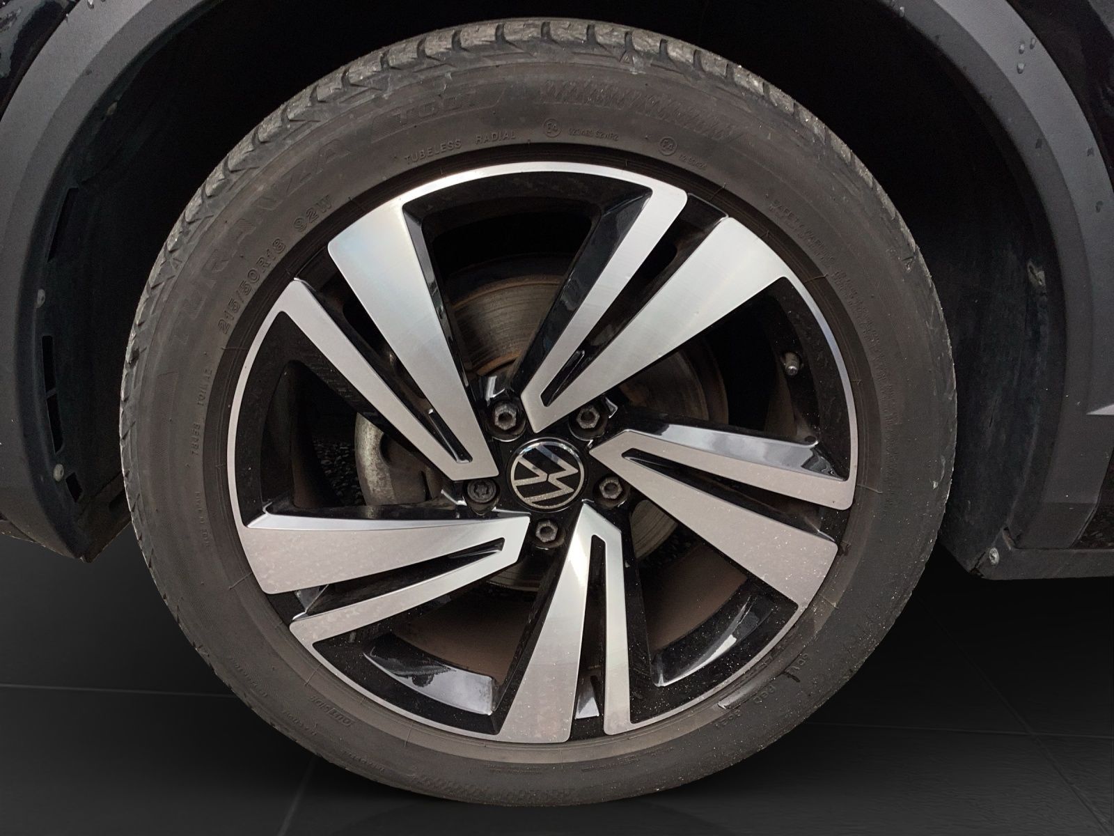 Volkswagen T-Roc 1.5 TSI DSG R-LINE - Samsaru's Car Outlet