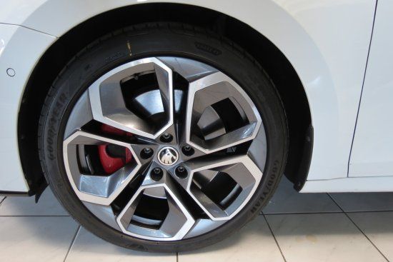 Skoda Octavia Combi 2.0 TSI RS - Samsaru's Car Outlet
