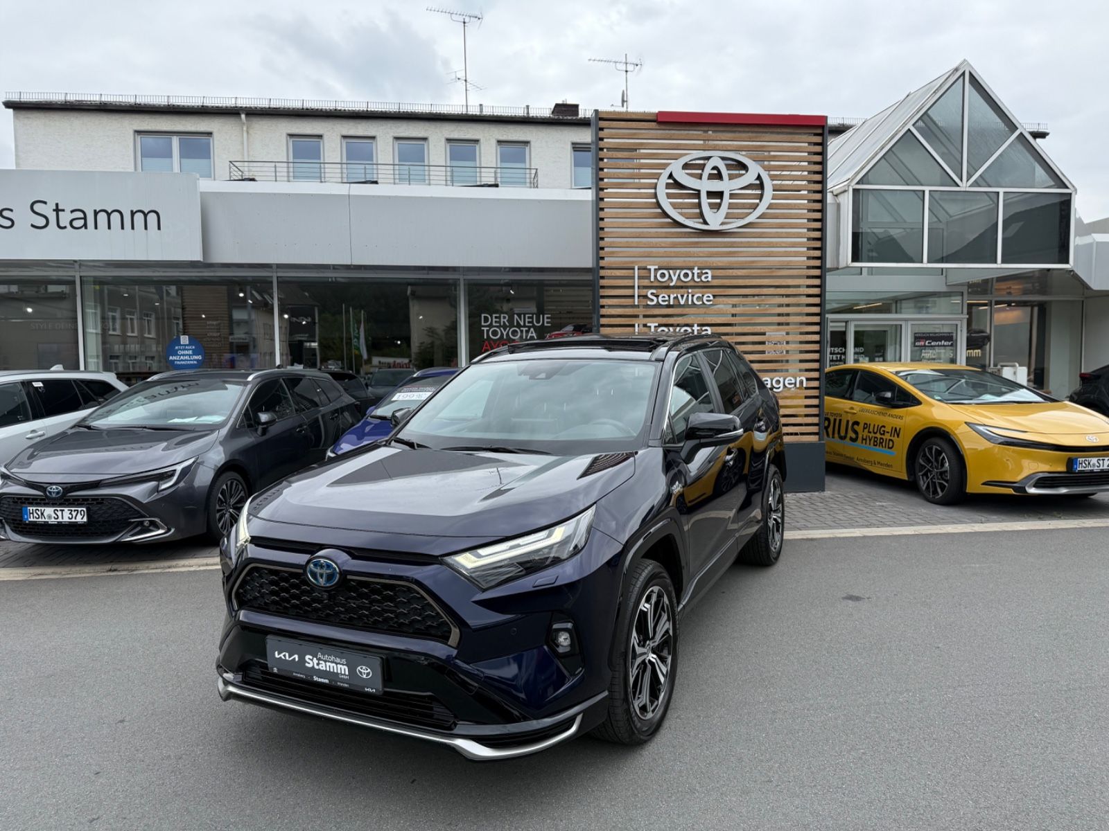 Toyota RAV 4 RAV4 Plug-in Hybrid 4x4 - Samsaru's Car Outlet