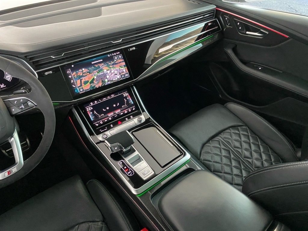 Audi Q8 50 TDI quattro S line PANO+AHK+CARBON+ACC+B&O