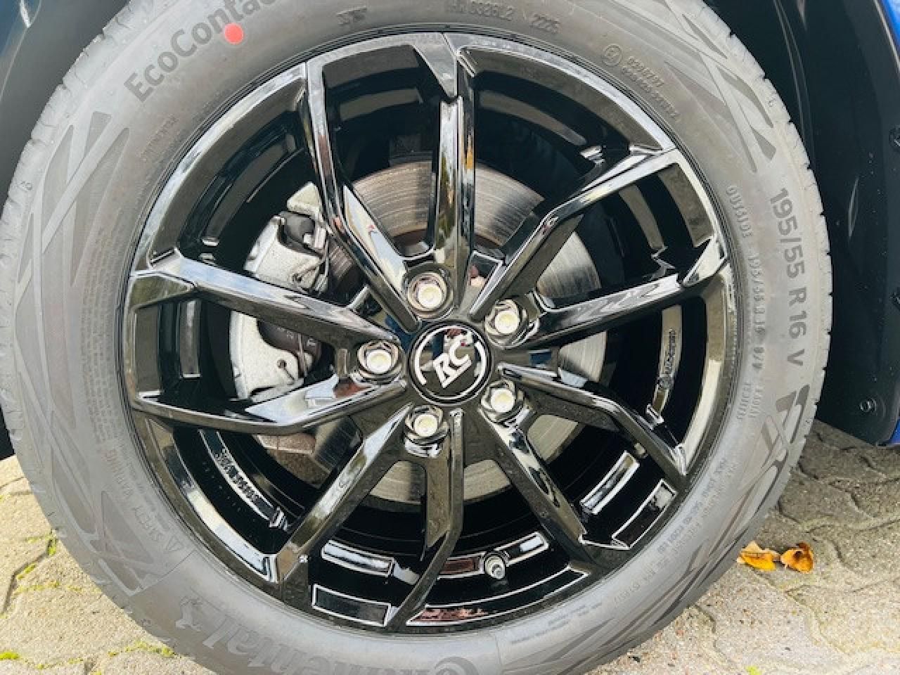 Toyota Yaris Hybrid Team D + Safety- & Comfortpaket