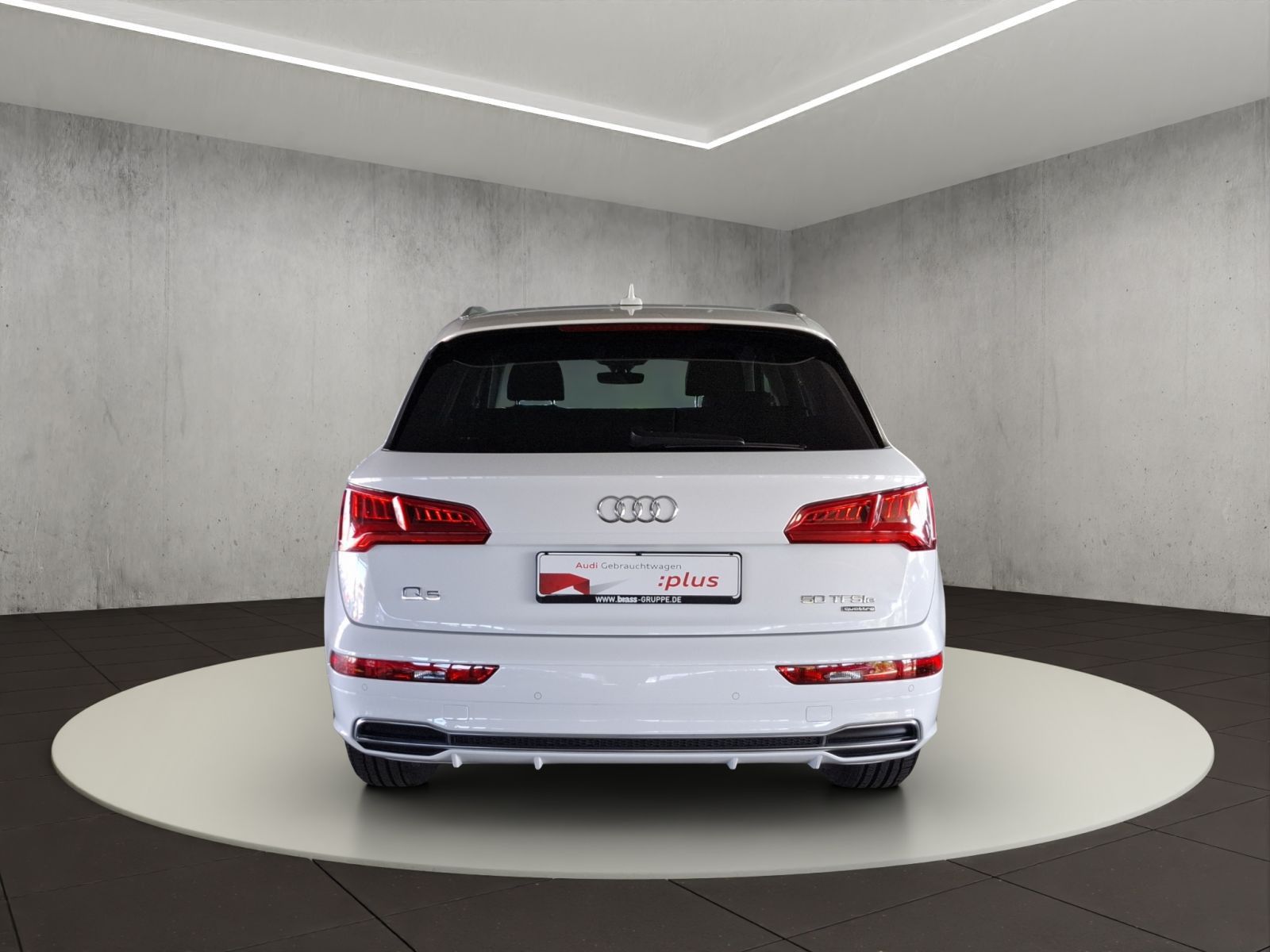 Audi Q5 TFSI e 50 e quattro S tronic - Samsaru's Car Outlet