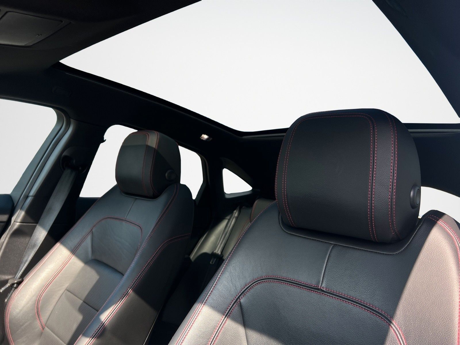 Jaguar E-Pace P250 CHEQUERED FLAG 4WD Autom.