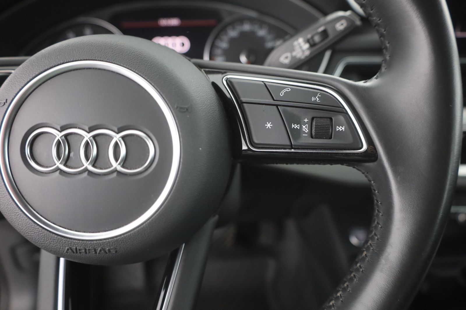 Audi A4 Avant 35 TFSI advanced - Samsaru's Car Outlet
