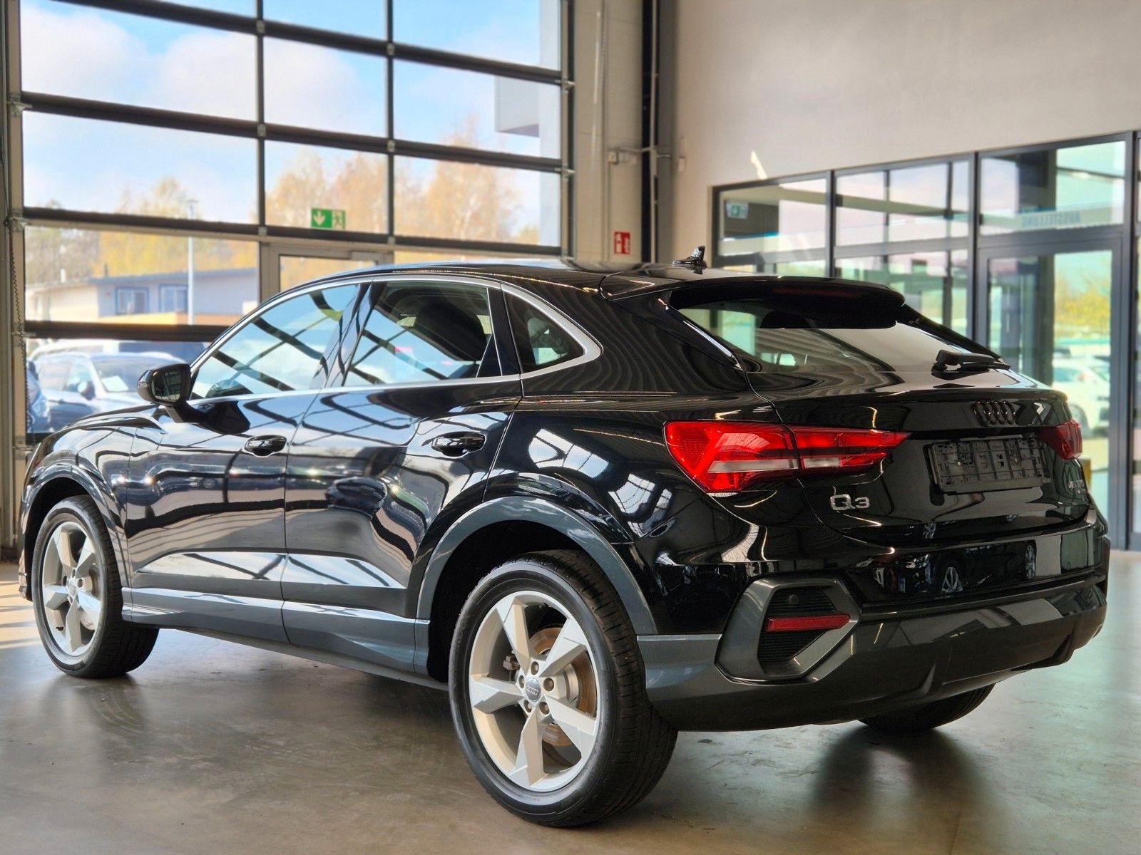 Audi Q3 SPORTBACK 45 TFSI quattro - Samsaru's Car Outlet