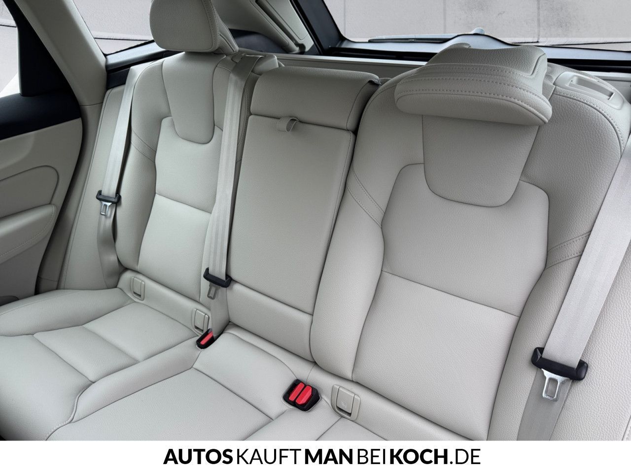 Volvo XC60 T6 AWD Plug-in Hybrid Ultra Bright - Samsaru's Car Outlet