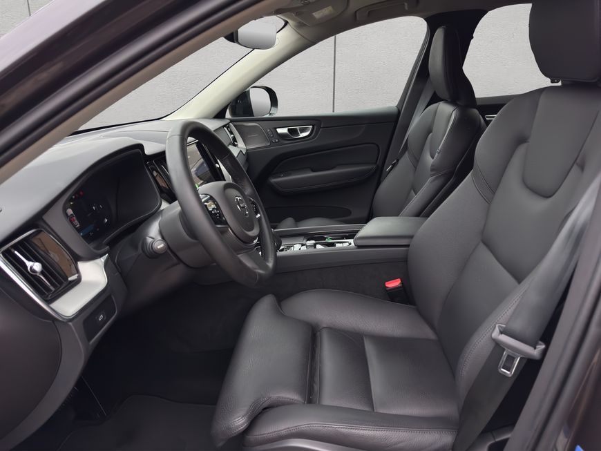 Volvo XC60 B4 AWD Plus-Dark Aut Leder Voll-LED Google-