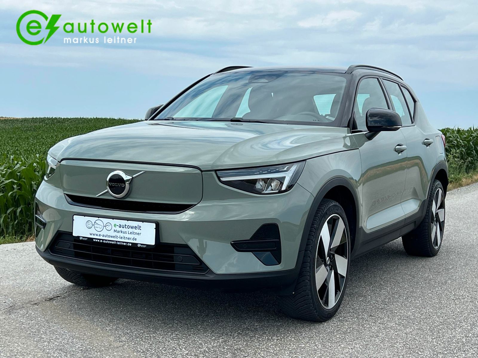 Volvo XC40 Plus Recharge Pure AWD - Samsaru's Car Outlet