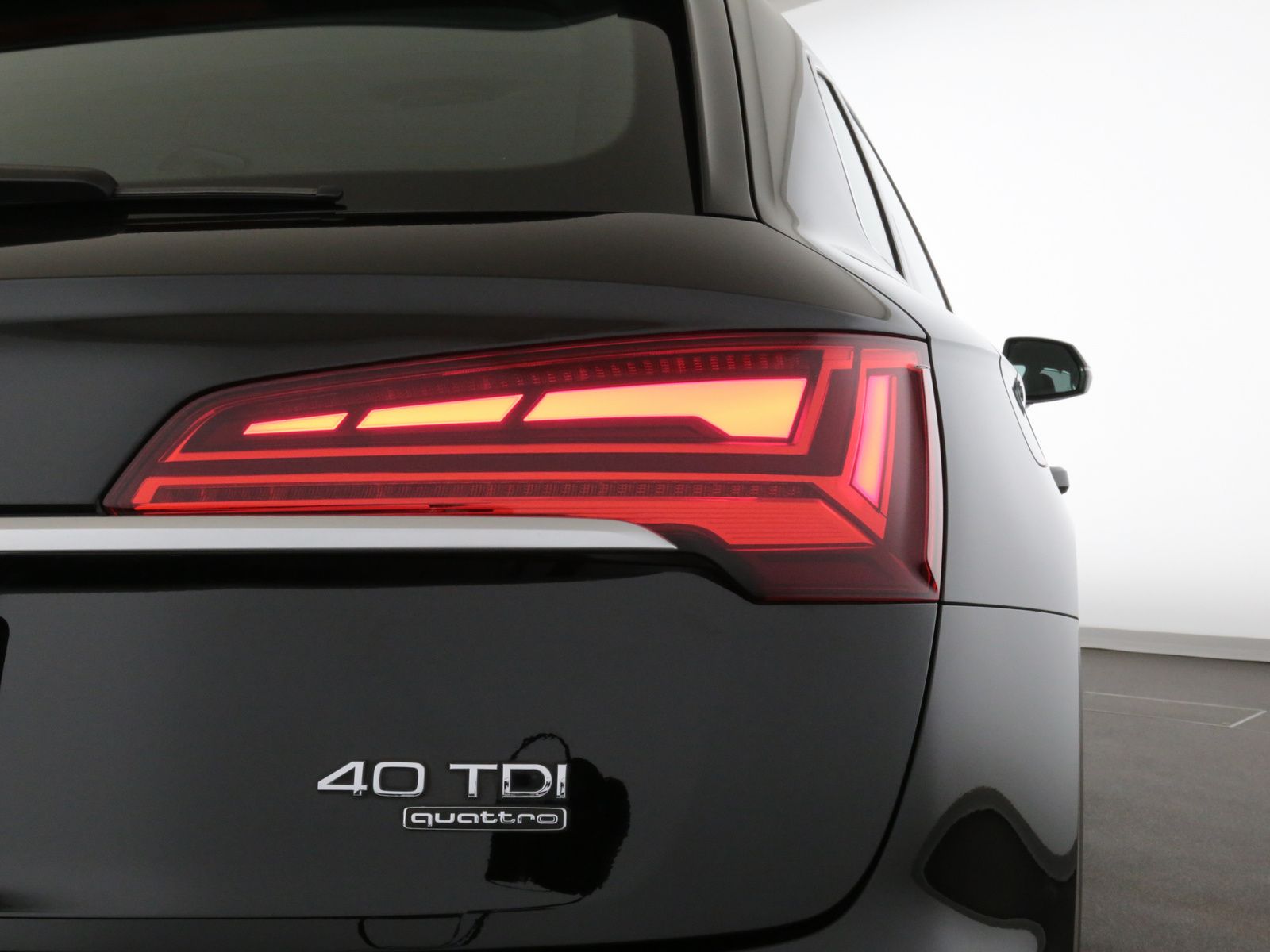 Audi Q5 40 TDI quattro S tronic - Samsaru's Car Outlet