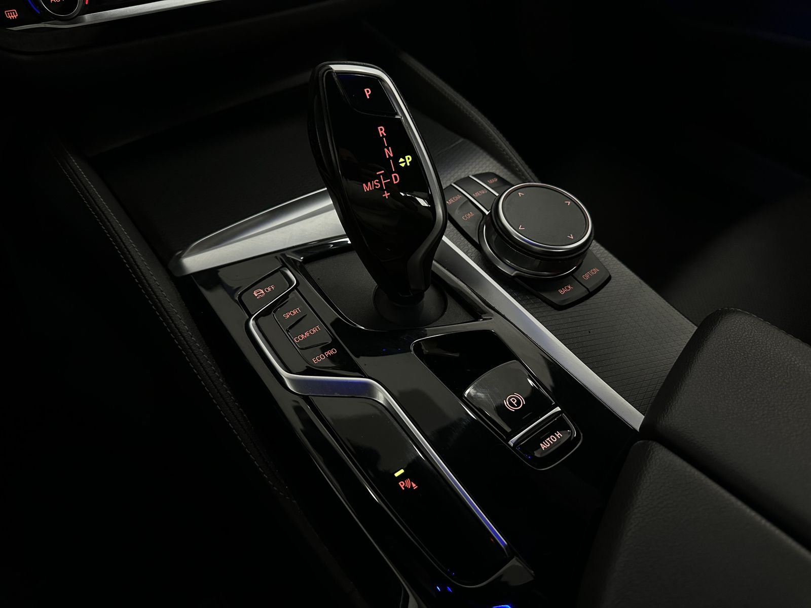 BMW 520 d xDrive M Sport |H-UP |H&K |BUSINESS|LED