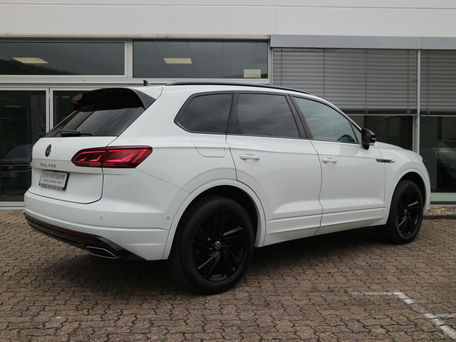 Volkswagen Touareg 3.0 V6 TDI R-Line 4Motion - Samsaru's Car Outlet