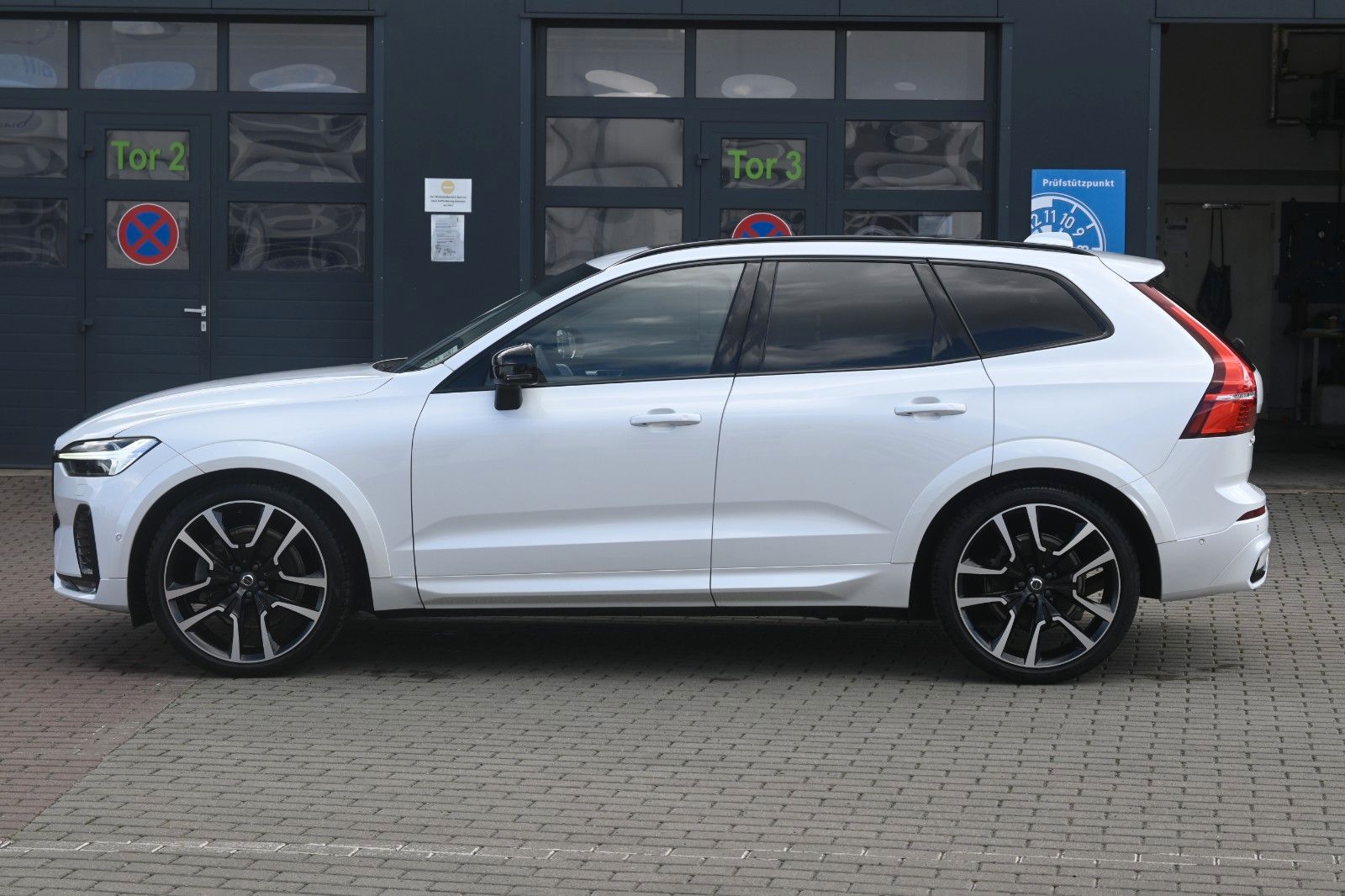Volvo XC60 B4D AWD Ultimate Dark*LUFT*HUD*B&W*AHK*360°