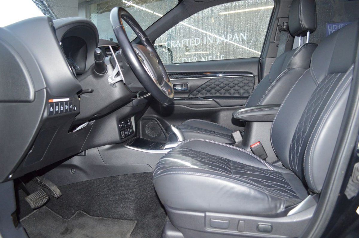 Mitsubishi PHEV OUTLANDER PHEV TOP