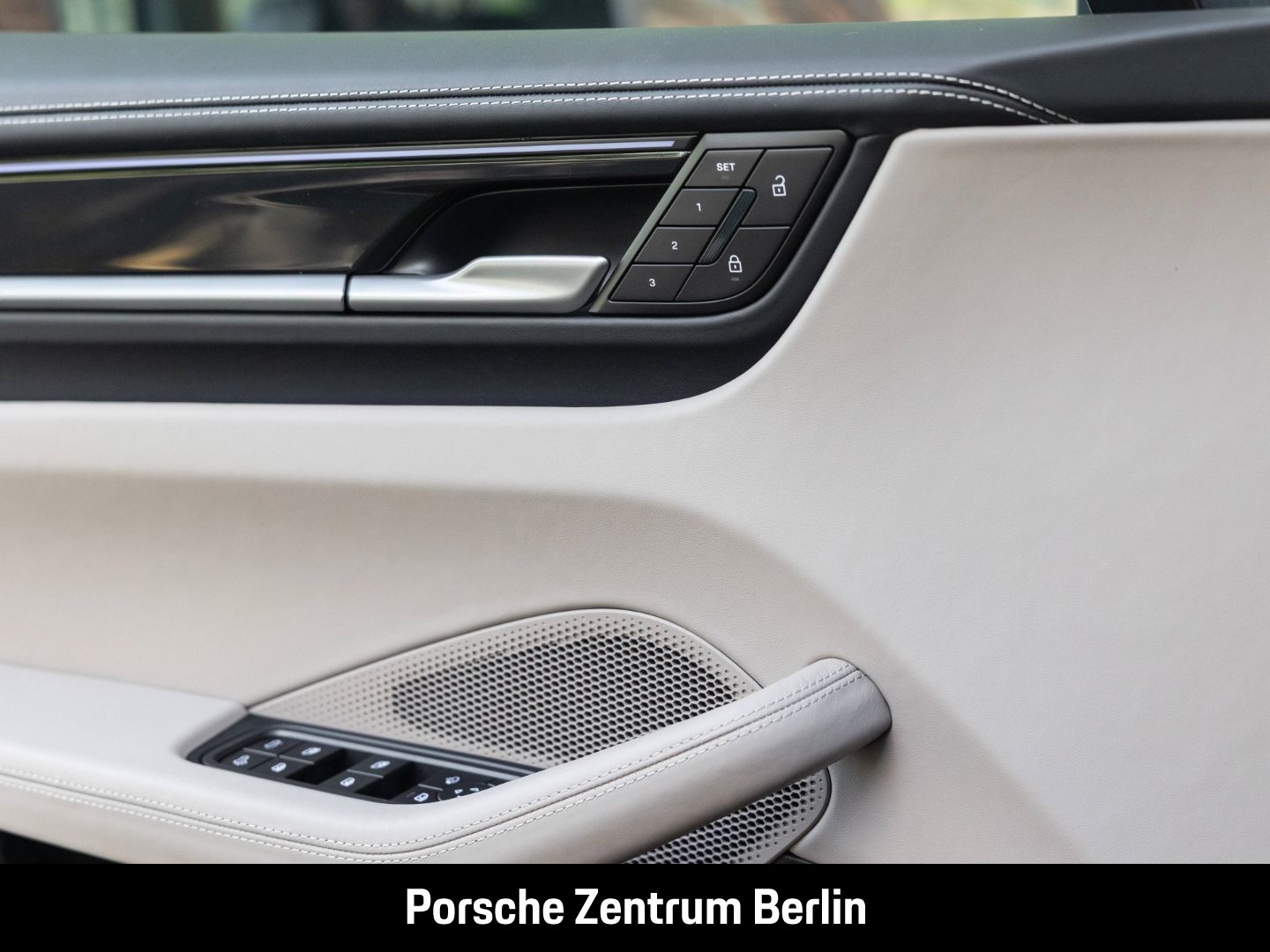 Porsche Macan 4S Burmester Rückfahrkamera Panorama LED