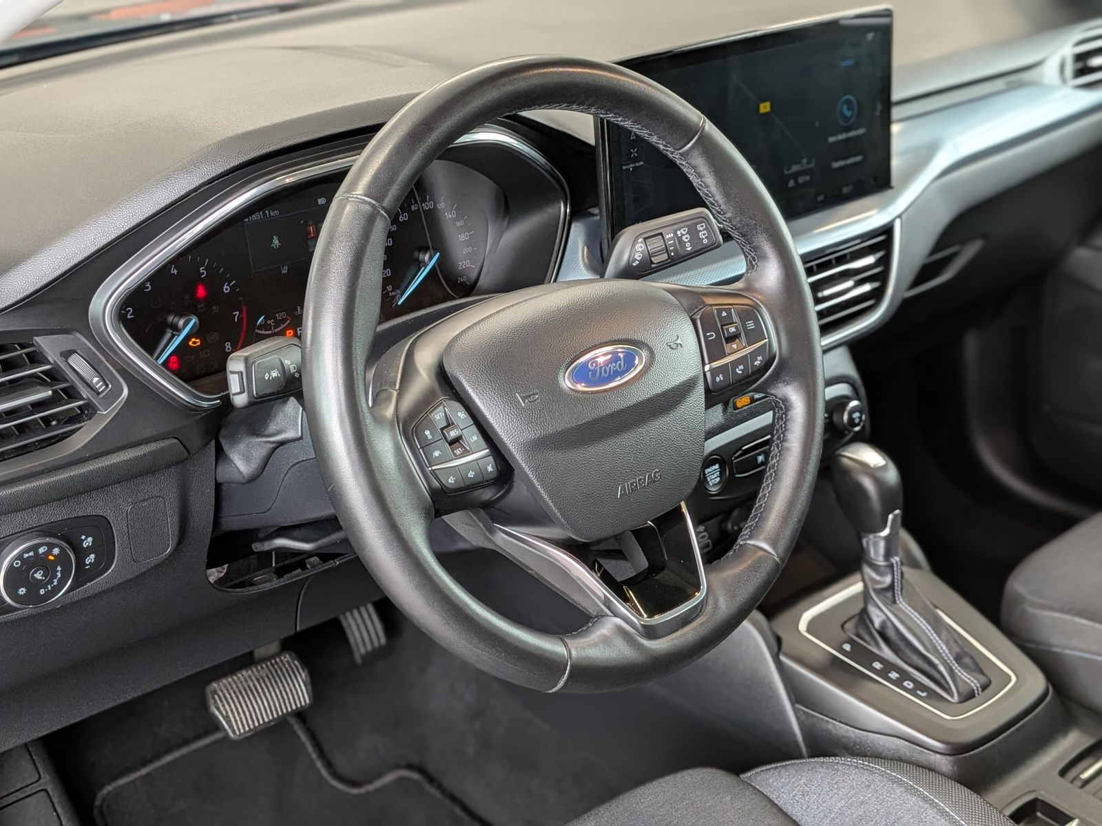 Ford Focus Limo EB Active SHz LED Navi ACC Kamera 17"