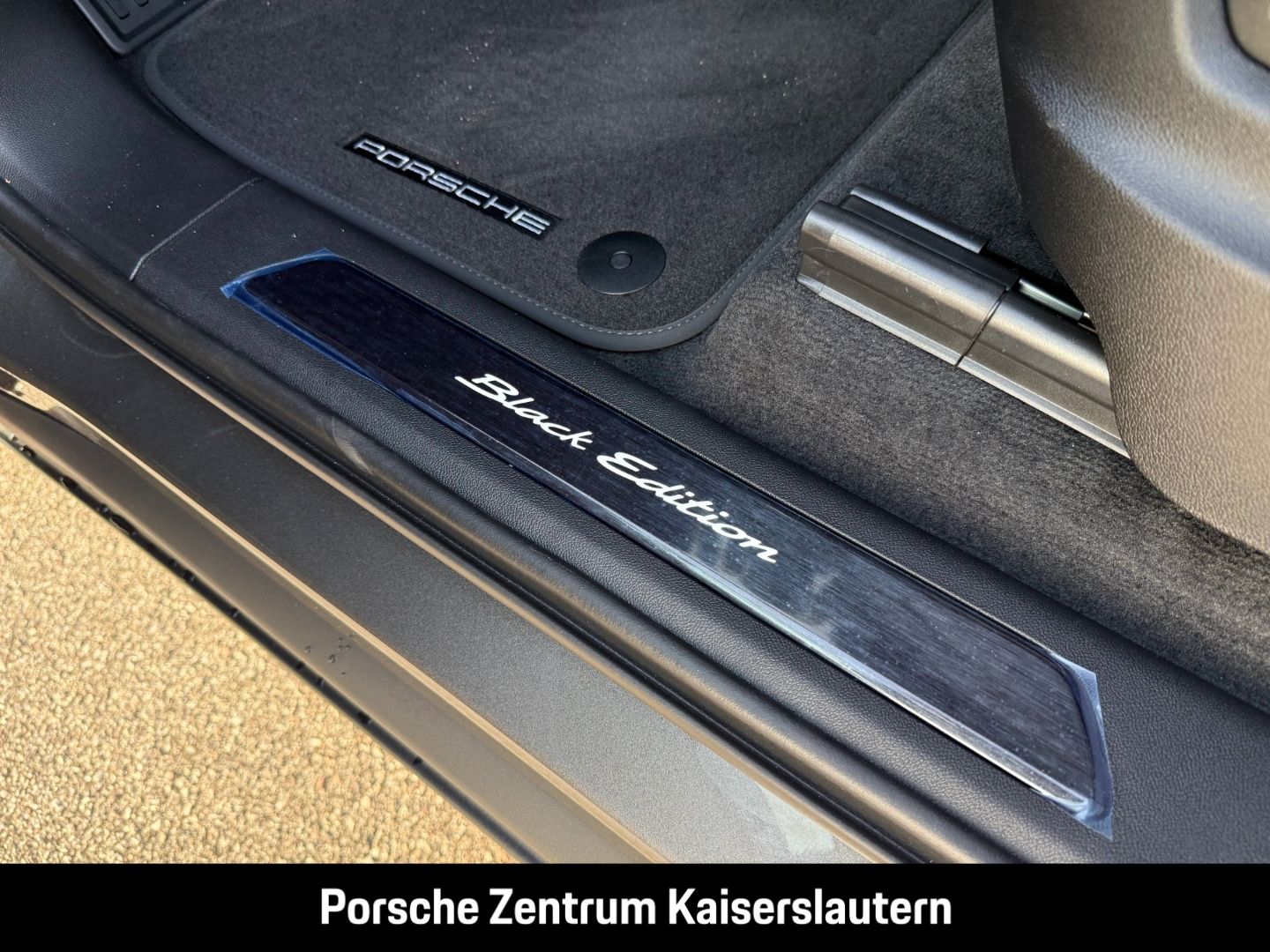 Porsche Cayenne E-Hybrid Black Edition HA-Lenkung 21-Zol