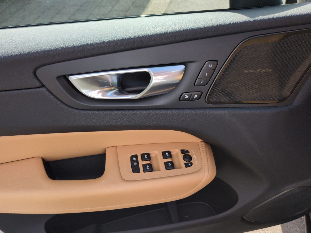 Volvo XC60 B5 (Diesel) Ultimate Dark AWD Automatik LED