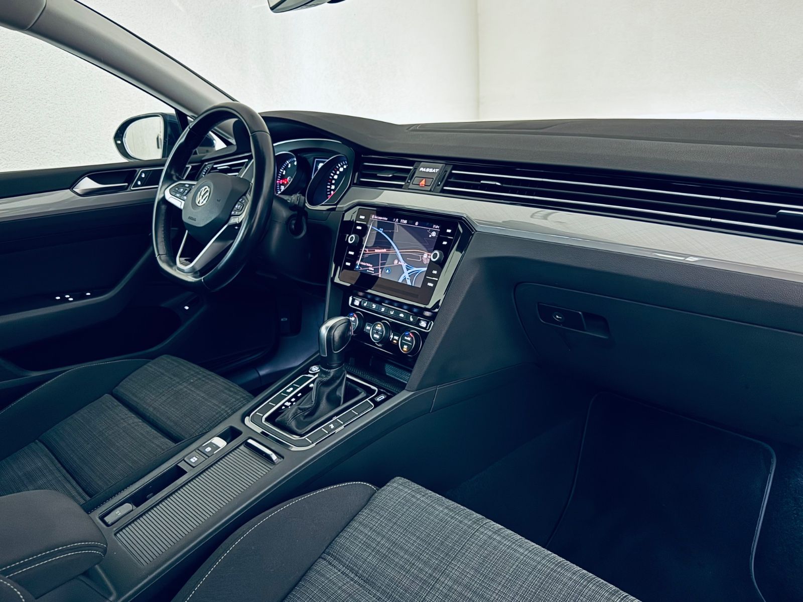 Volkswagen Passat Lim. Business 1.5 TSI - Samsaru's Car Outlet