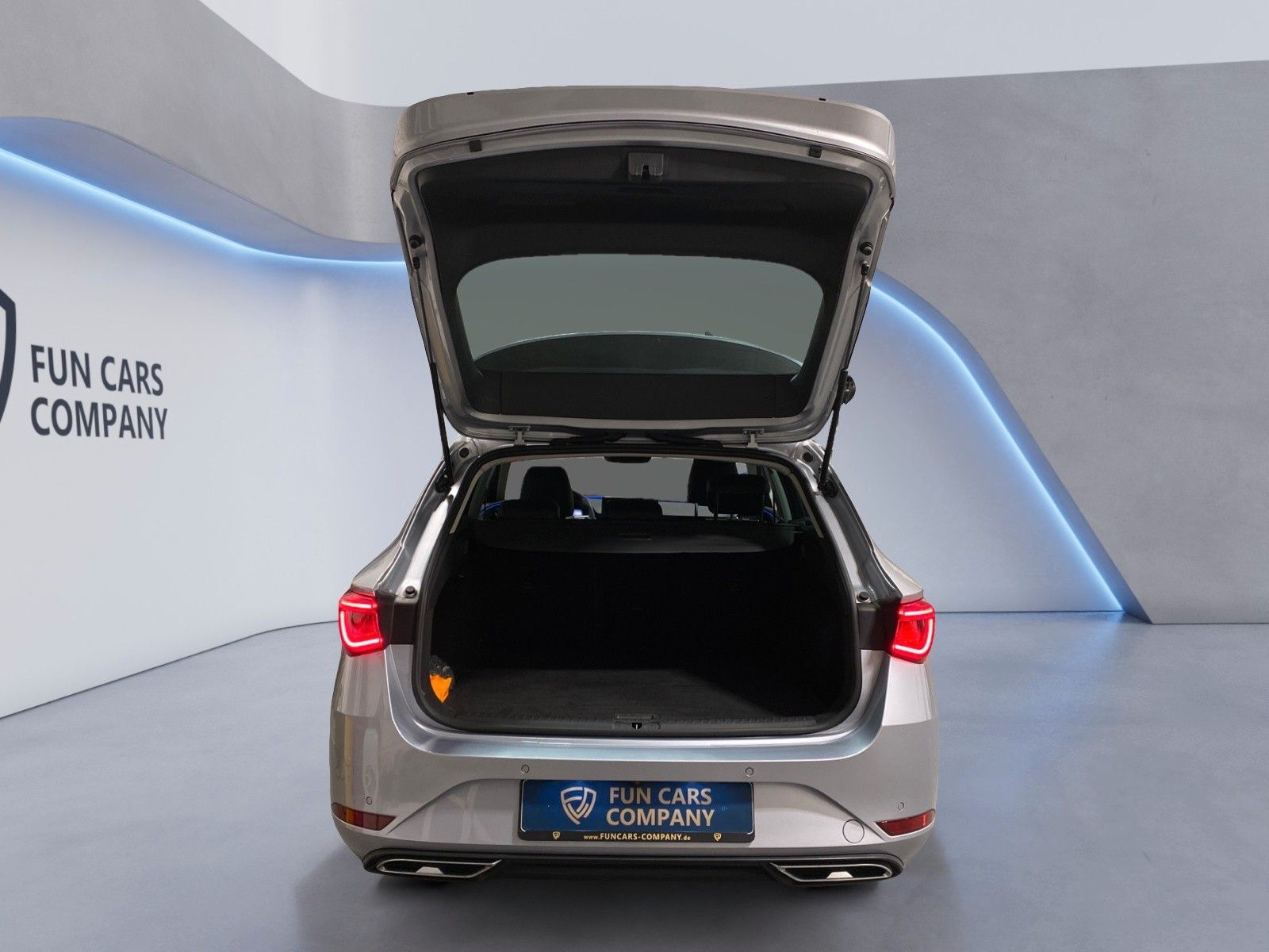 Seat Leon Sportstourer FR AHK Kamera Navi SHZ LED DAB