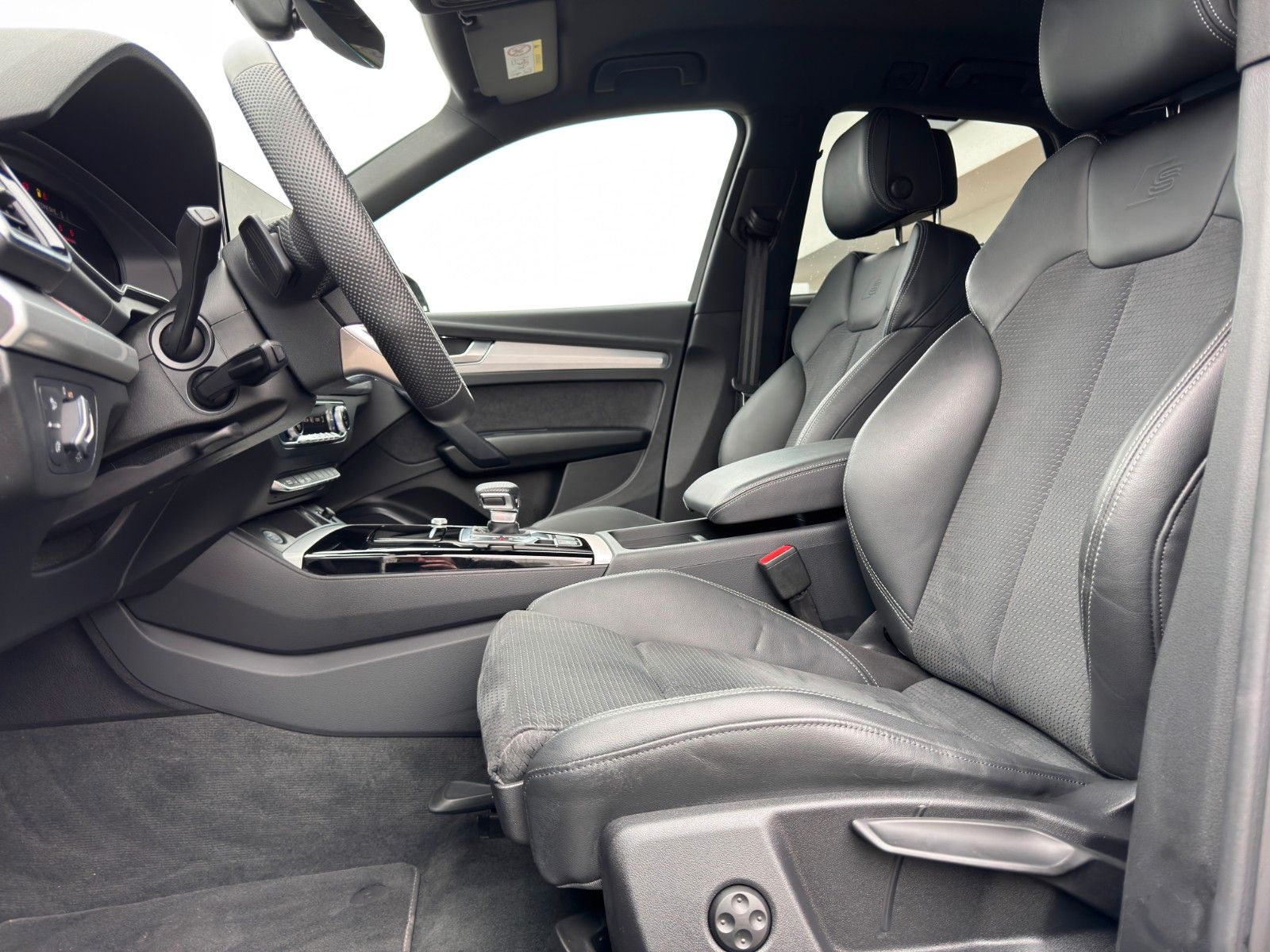 Audi Q5 40 TDI quattro S line - Samsaru's Car Outlet