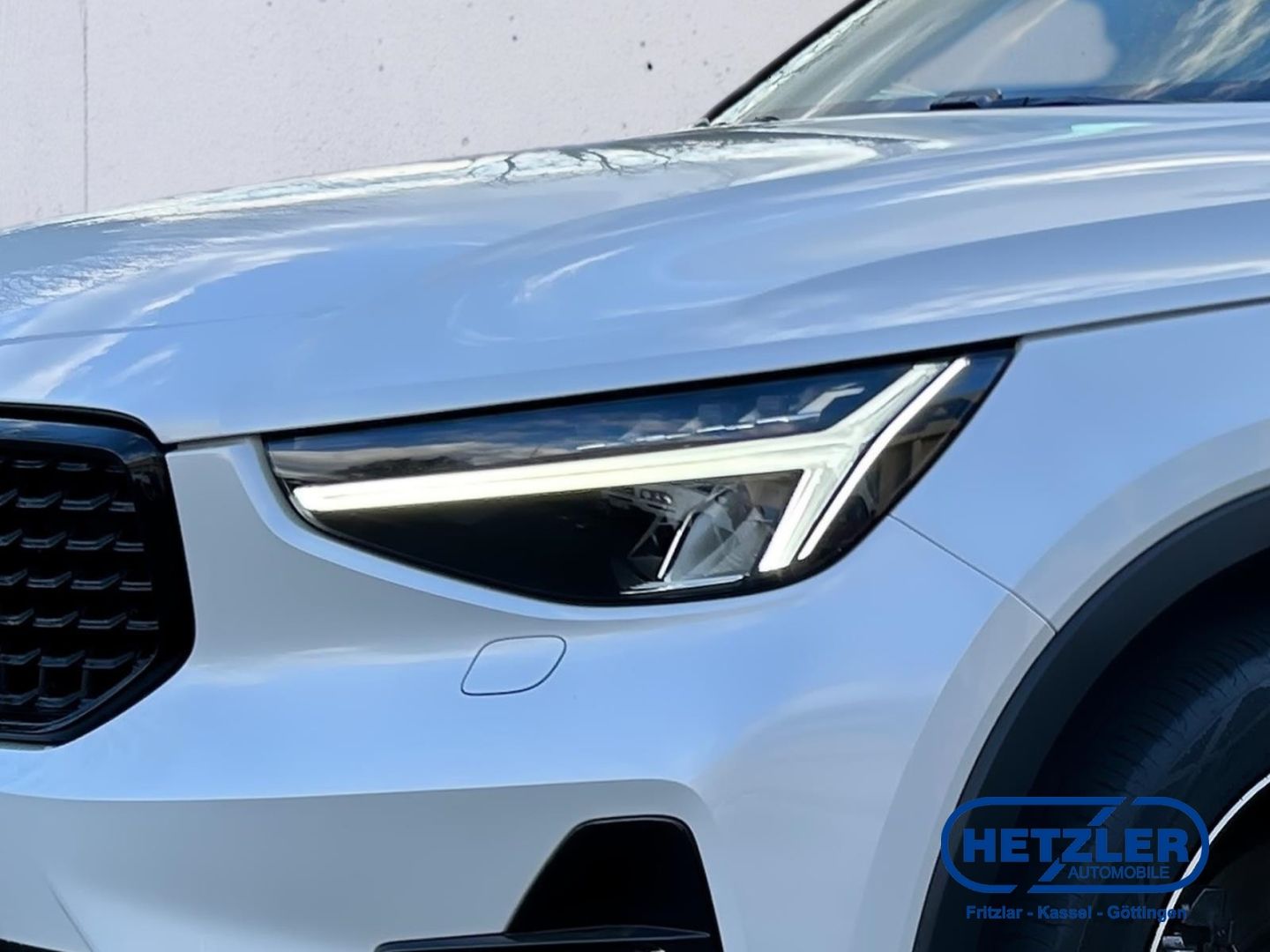 Volvo XC40 Plus Dark Recharge Plug-In Hybrid 2WD Stand