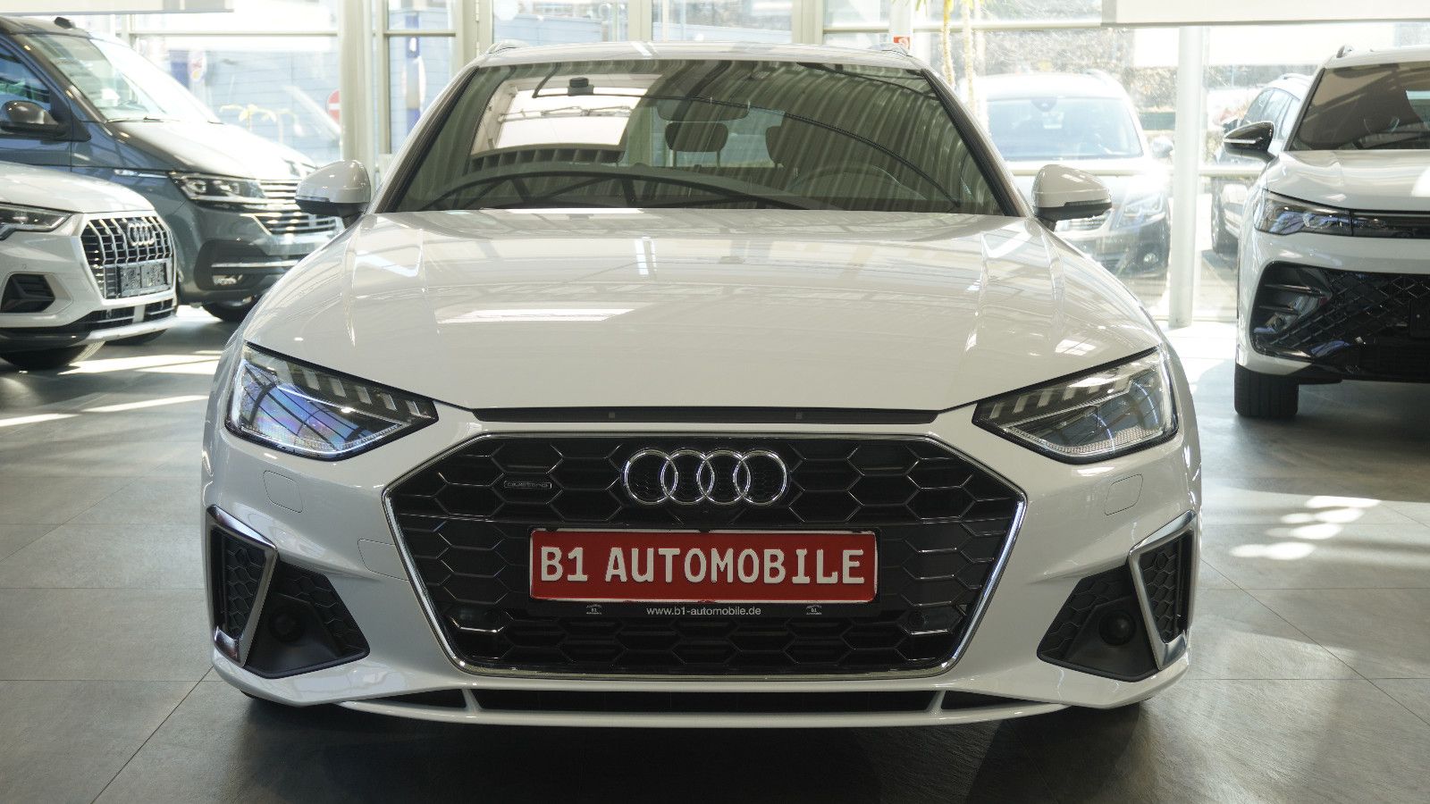 Audi A4 Avant 40 TFSI quatt S line - Samsaru's Car Outlet