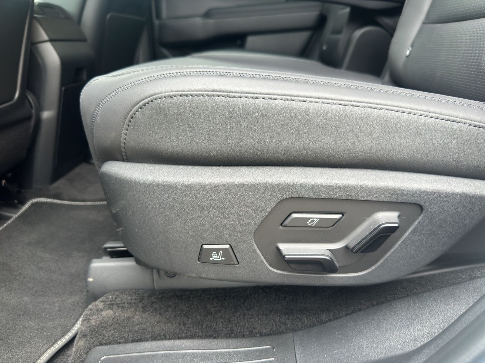 Hyundai SANTA FE 1.6 T-GDI PHEV BLACKLINE - Samsaru's Car Outlet