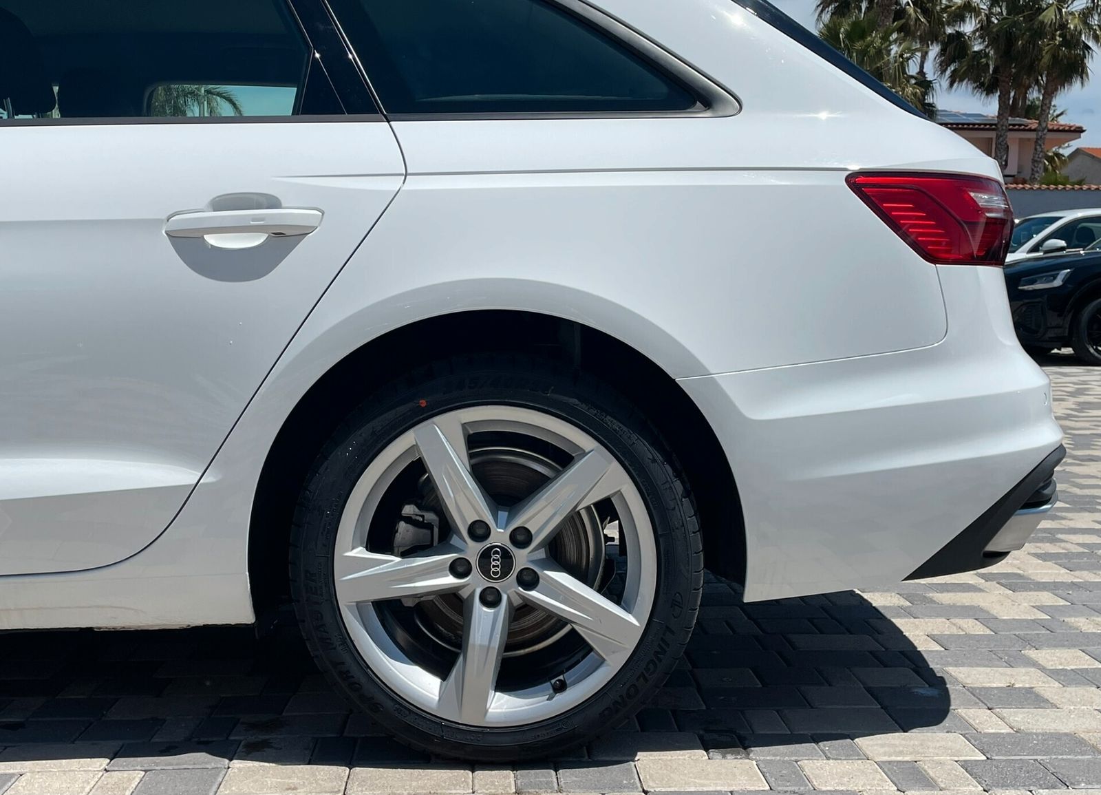 Audi A4 Avant Business 2.0 TDI s-tronic - Samsaru's Car Outlet