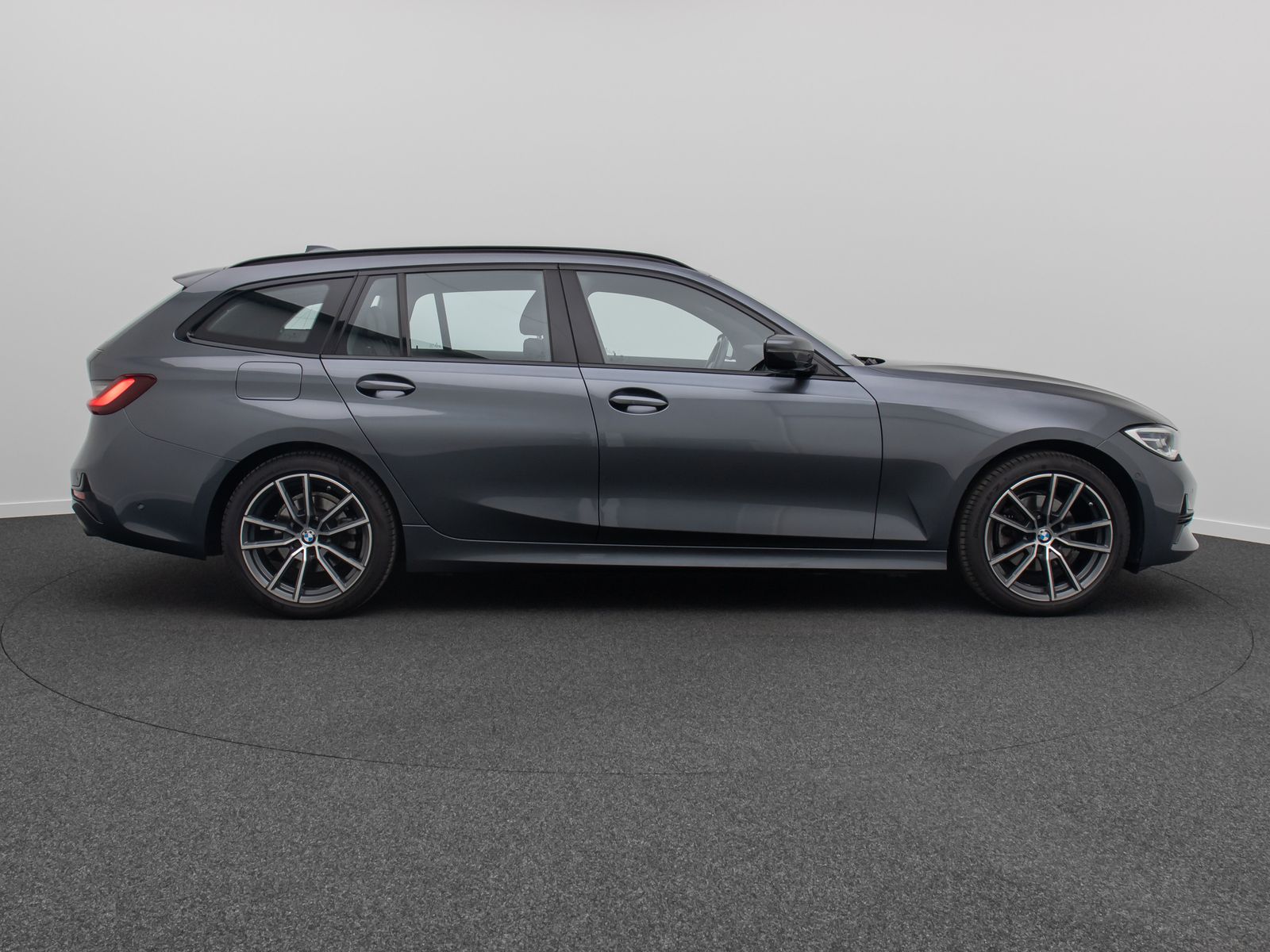 BMW 320i Sport Line - Samsaru's Car Outlet
