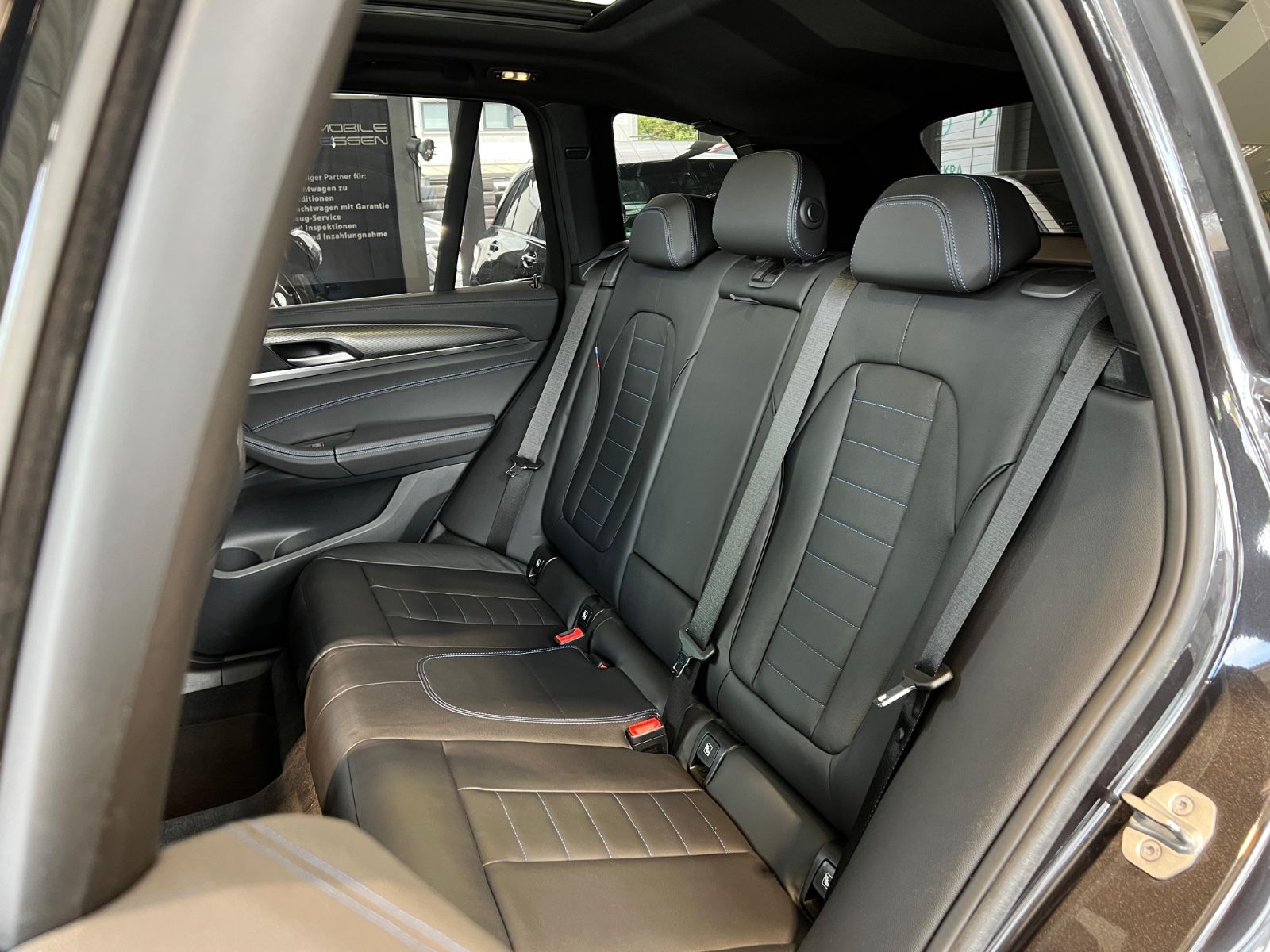 BMW X3 xDrive 30i M-Sportpaket - Samsaru's Car Outlet