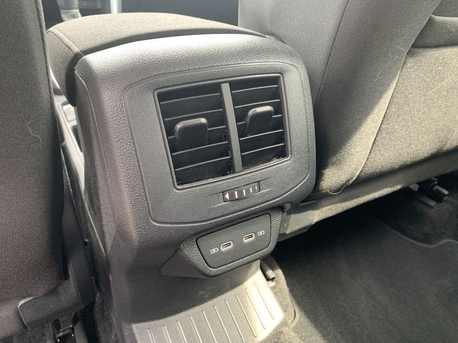 Volkswagen T-Roc 1.5 TSI Active - Samsaru's Car Outlet