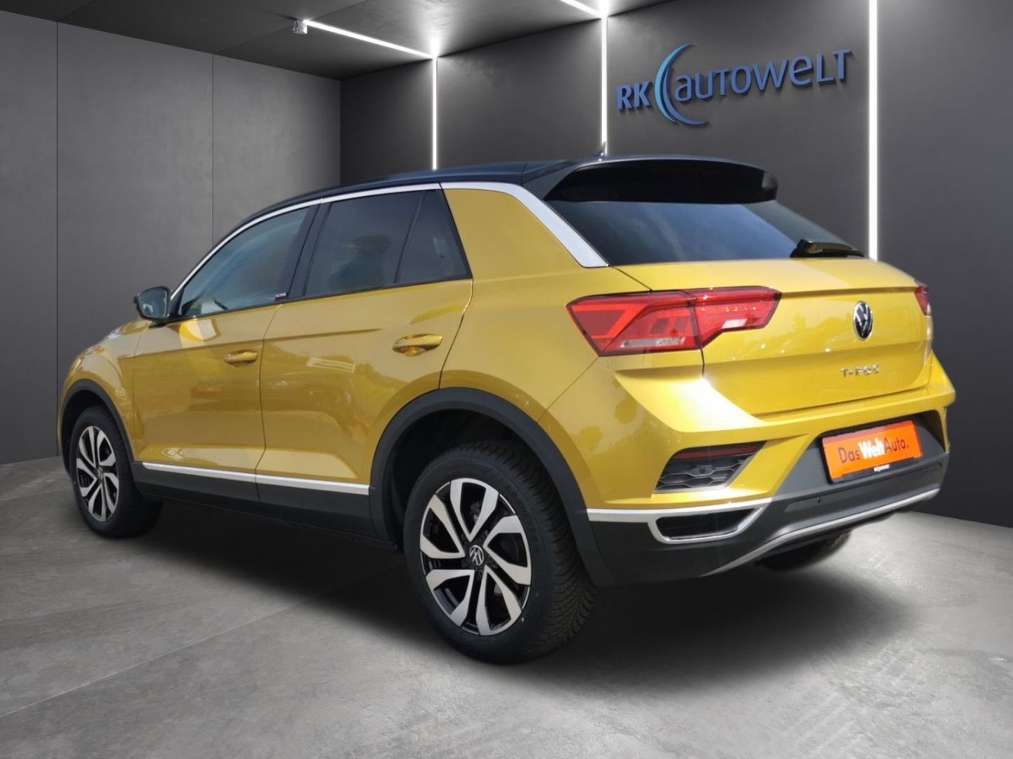 Volkswagen T-Roc Active 1.5 TSI DSG - Samsaru's Car Outlet