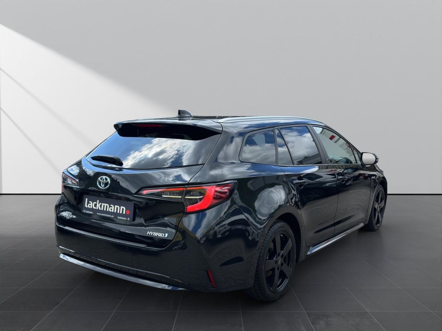 Toyota Corolla 1.8 TS Hybrid - Samsaru's Car Outlet