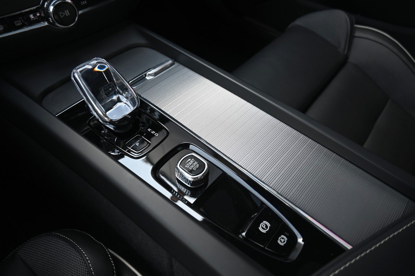 Volvo S60 B4 Benzin Plus Dark*PANO*STHZG*360°*H&K*