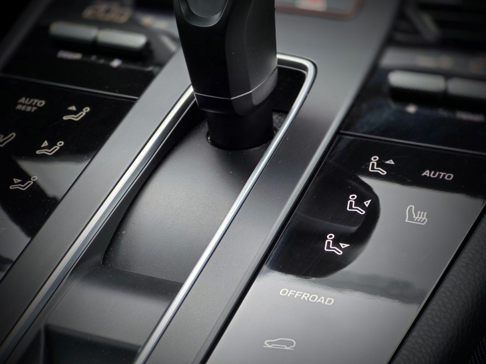 Porsche Macan - Samsaru's Car Outlet