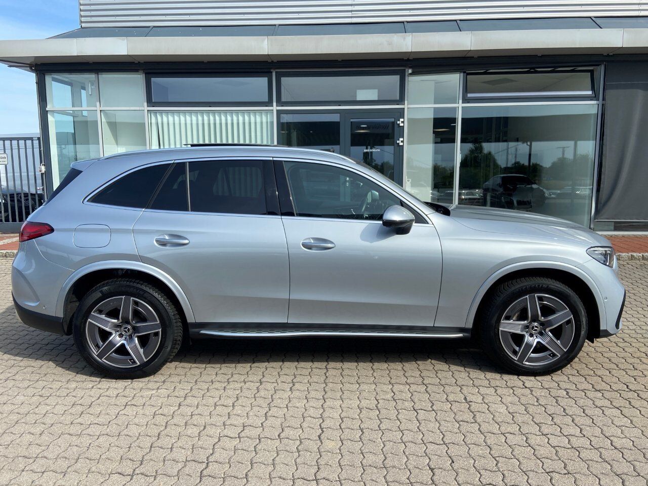 Mercedes-Benz GLC 300 e 4M AMG-Premium+AHK+Pano+Distronic+Keyl