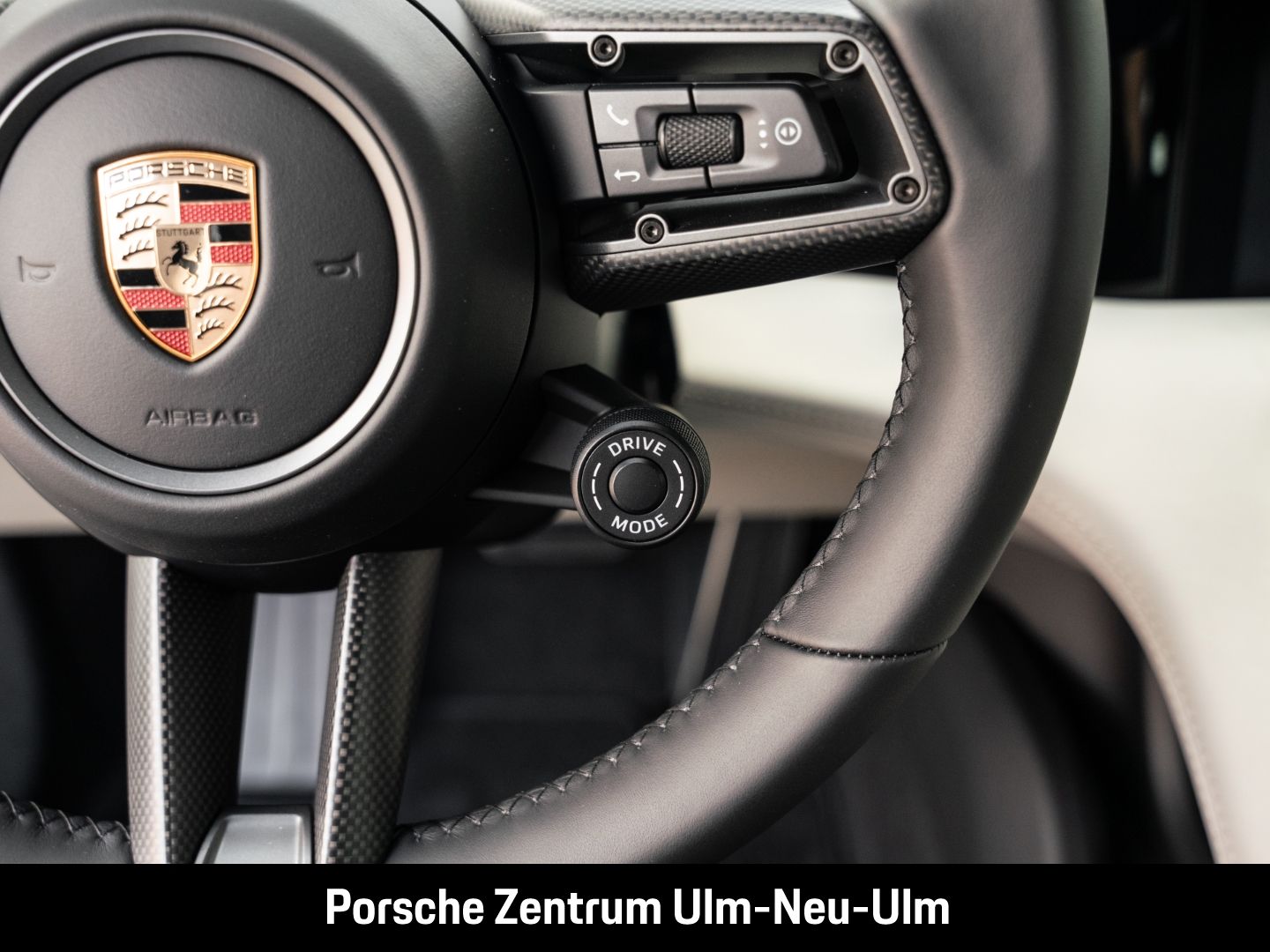 Porsche Taycan 4S Cross Turismo HA-Lenkung Active-Ride