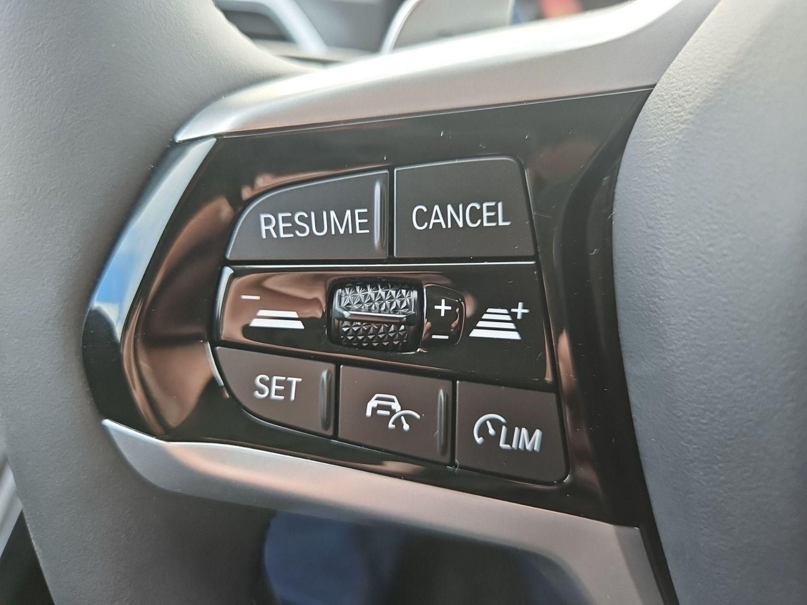 BMW 318d Touring/NAVI/AHK/LED/DAB/HUD/LiveCockpit