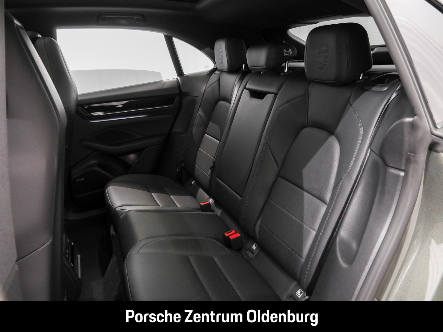 Porsche Macan Electric 4 Luftfed AHK BOSE Pano Matrix LE