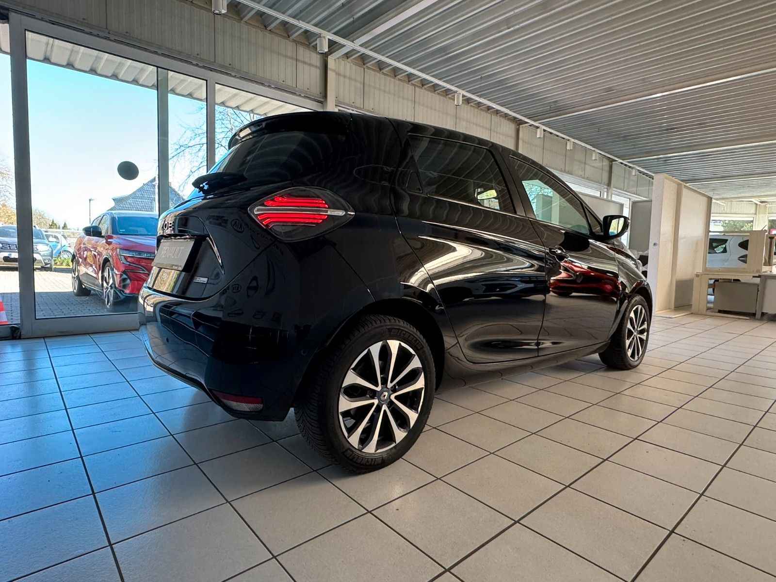 Renault ZOE Zoe Intens - Samsaru's Car Outlet