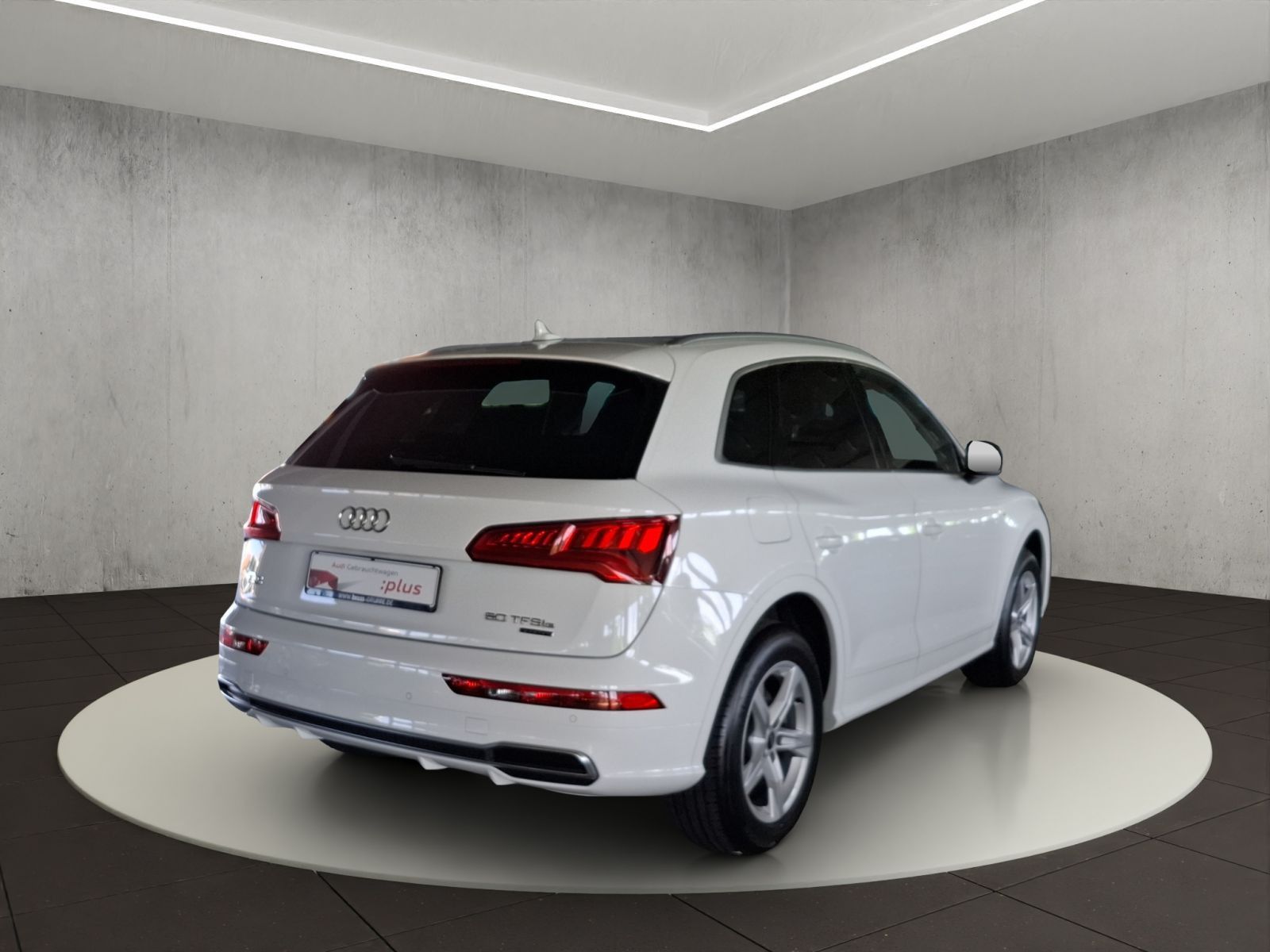 Audi Q5 TFSI e 50 e quattro S tronic - Samsaru's Car Outlet