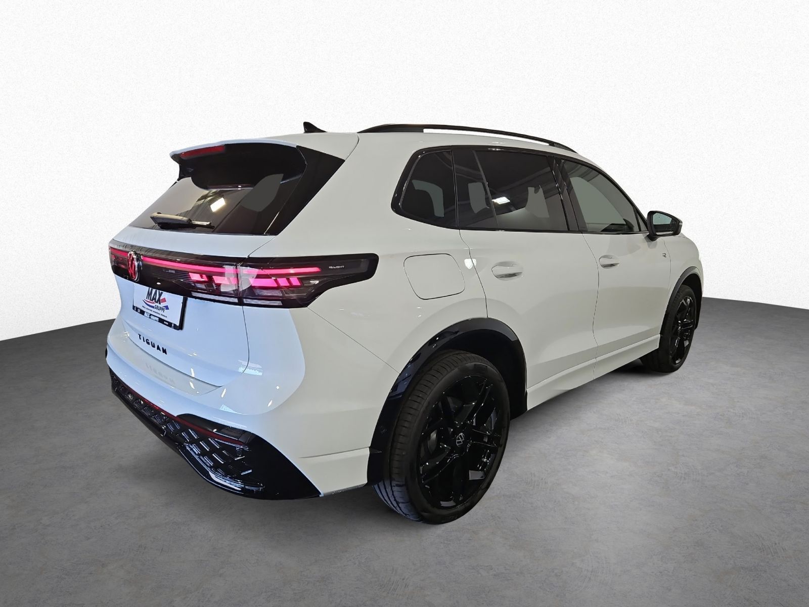 Volkswagen Tiguan R-Line 1.5 eHybrid DSG LEDER+AHK+PANO+NAV