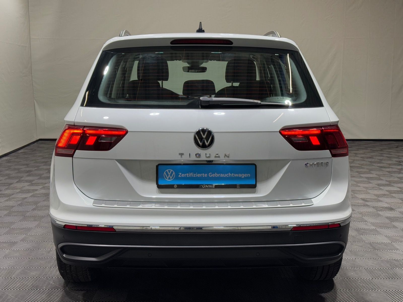 Volkswagen Tiguan Life 1.4 TSI eHybrid - Samsaru's Car Outlet