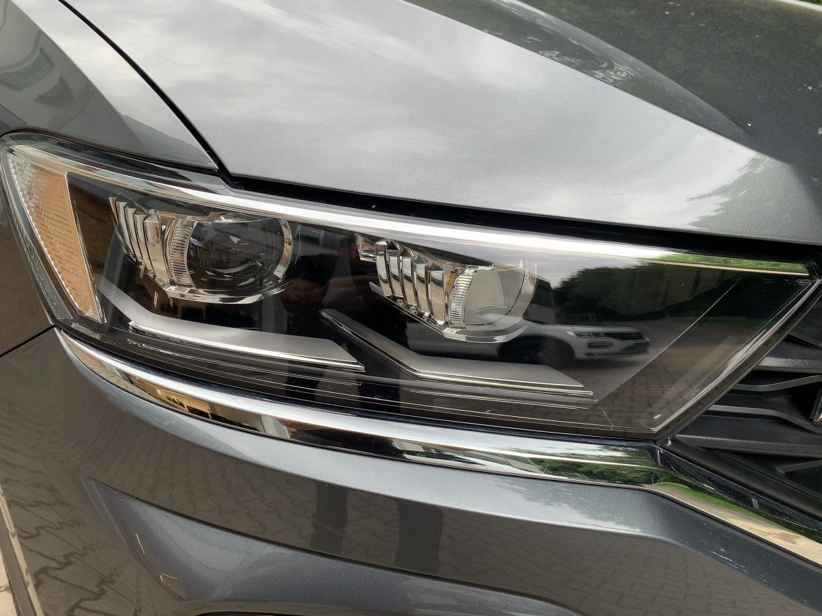 Volkswagen T-Roc 2.0 TSI 4M DSG R-LINE - Samsaru's Car Outlet